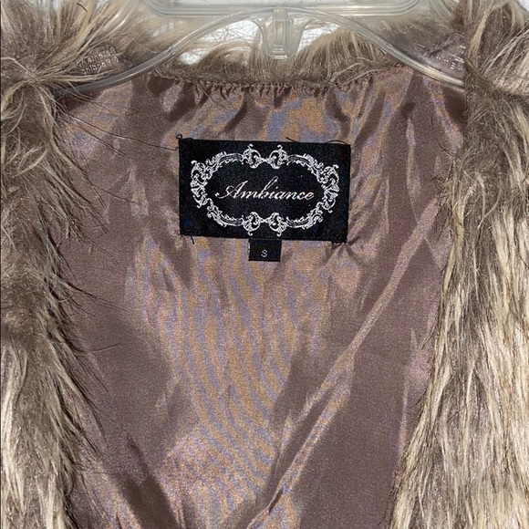 Faux Fur Vest - Picture 2 of 4